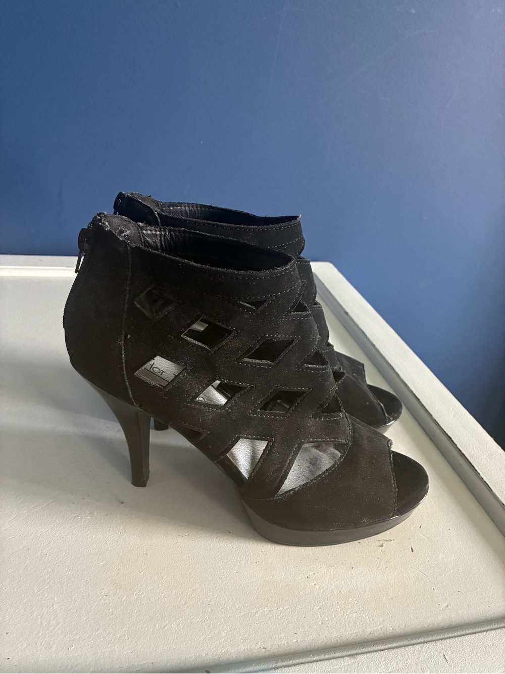 Women’s Hot Tomato Black Suede Peep Toe Strappy High Heels Sz 9.5